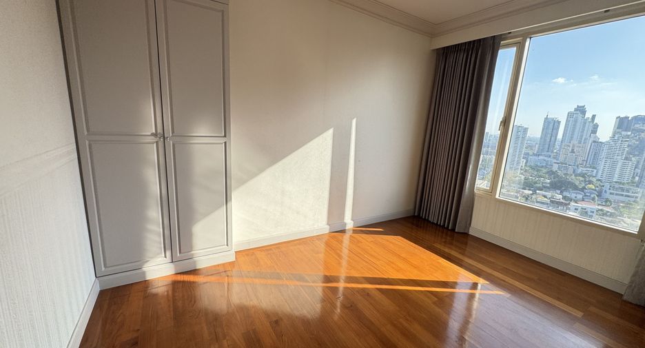 For rent 4 ベッドルーム condo in Watthana, Bangkok