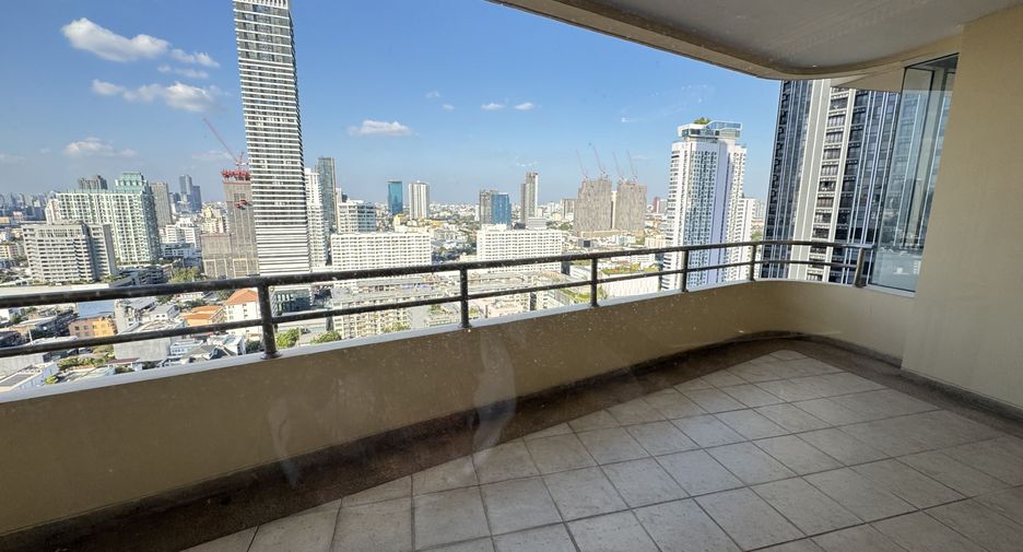 For rent 4 ベッドルーム condo in Watthana, Bangkok