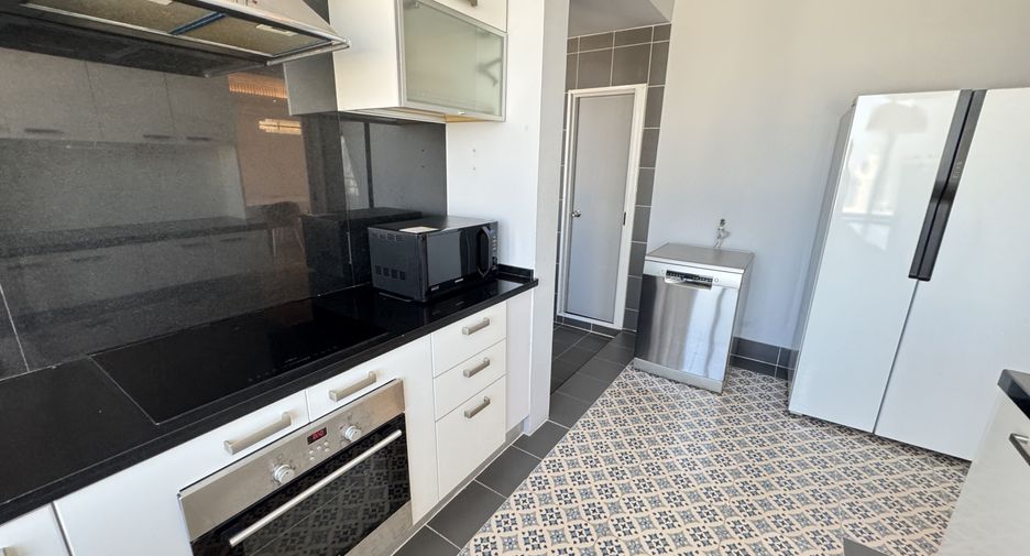 For rent 4 ベッドルーム condo in Watthana, Bangkok