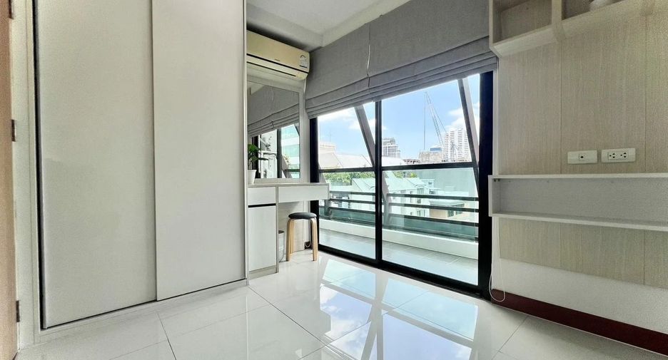 For rent 2 ベッドルーム condo in Watthana, Bangkok