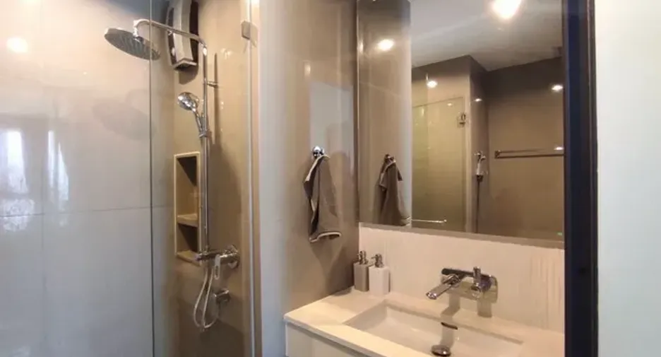 À vendre 1 chambre condo à Khlong Toei, Bangkok