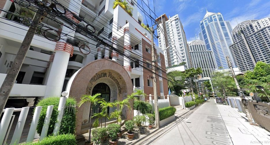 For rent 2 bedrooms condo in Pathum Wan, Bangkok