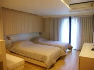 For rent 2 bedrooms condo in Pathum Wan, Bangkok