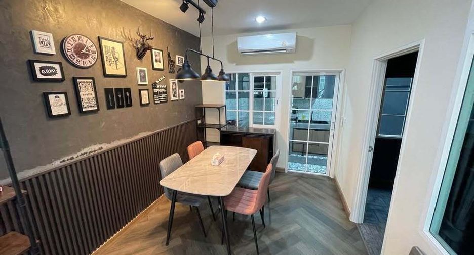 For rent 3 bedrooms townhouse in Khlong Sam Wa, Bangkok