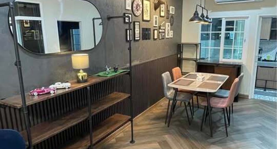For rent 3 bedrooms townhouse in Khlong Sam Wa, Bangkok