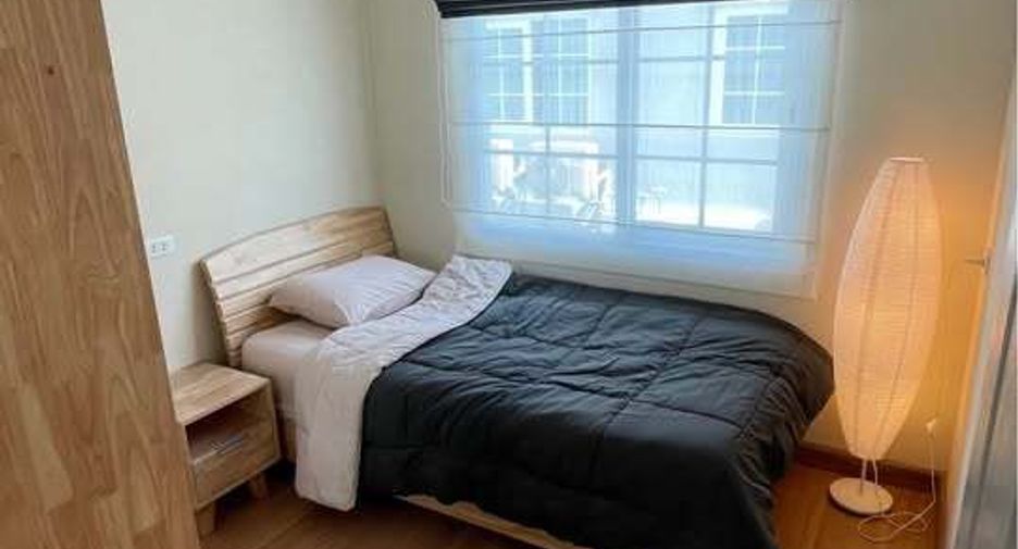 For rent 3 bedrooms townhouse in Khlong Sam Wa, Bangkok