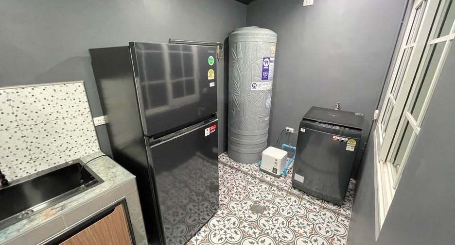 For rent 3 bedrooms townhouse in Khlong Sam Wa, Bangkok