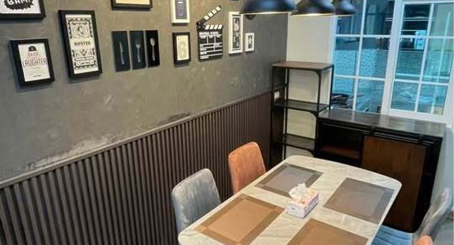 For rent 3 bedrooms townhouse in Khlong Sam Wa, Bangkok