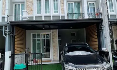 For rent 3 bedrooms townhouse in Khlong Sam Wa, Bangkok