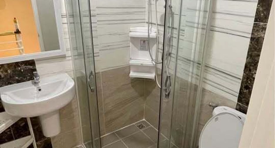For rent 3 bedrooms townhouse in Khlong Sam Wa, Bangkok
