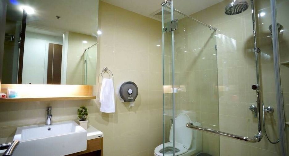 For sale そして for rent 3 ベッドルーム condo in Watthana, Bangkok