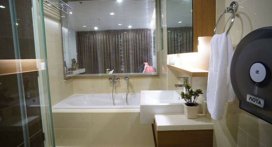 For sale そして for rent 3 ベッドルーム condo in Watthana, Bangkok