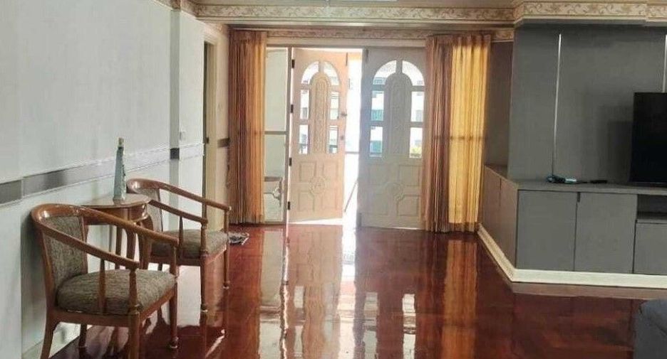 Wohnung zur Miete mit 3 Zimmer in Watthana, Bangkok