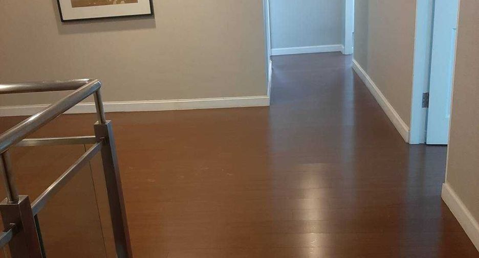For rent 5 bedrooms condo in Huai Khwang, Bangkok