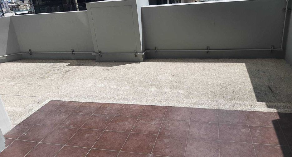 For rent 5 bedrooms condo in Huai Khwang, Bangkok