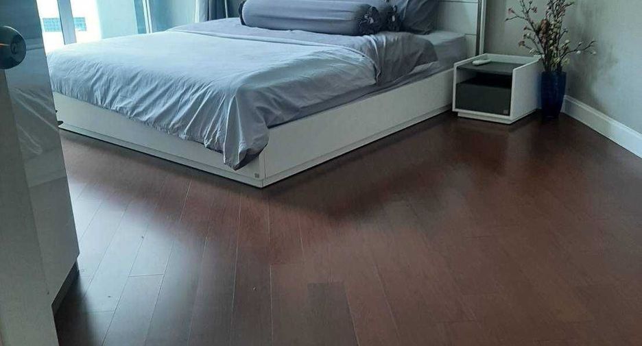 For rent 5 bedrooms condo in Huai Khwang, Bangkok