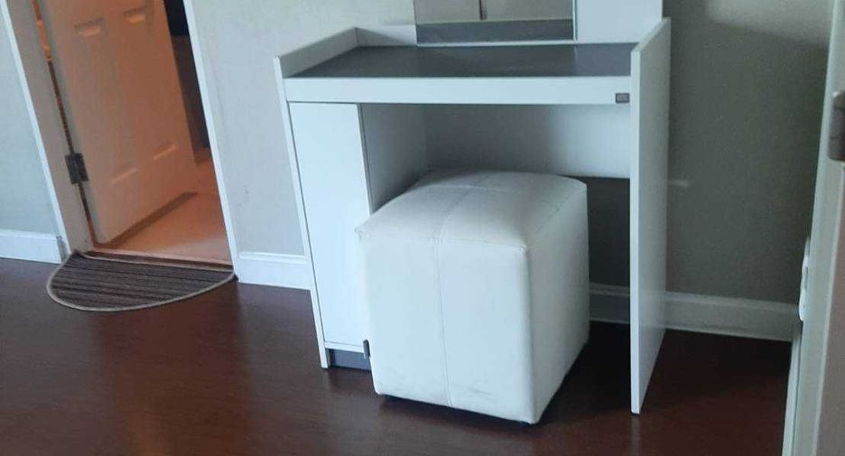 For rent 5 bedrooms condo in Huai Khwang, Bangkok
