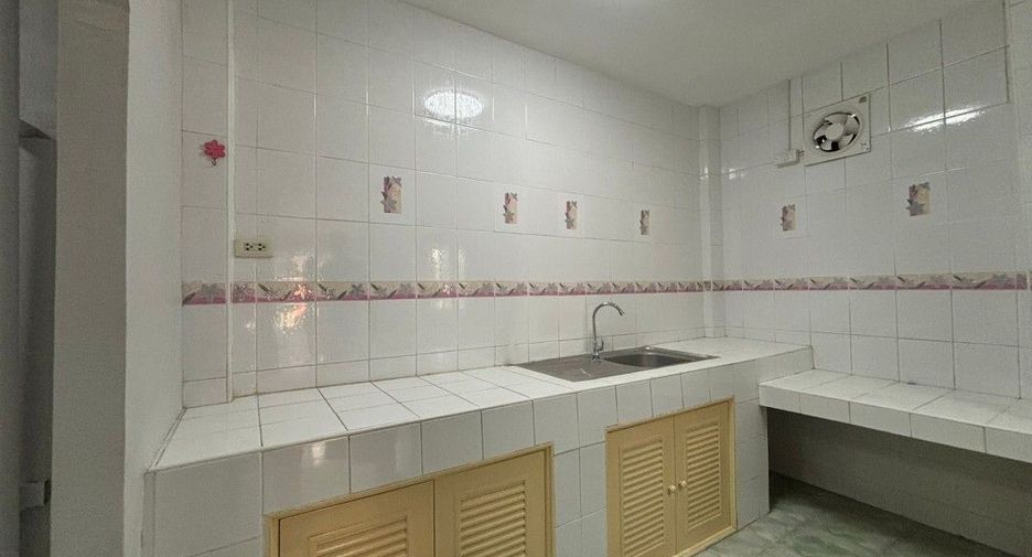 Продажа 3 спальни таунхаус в Si Racha, Чонбури