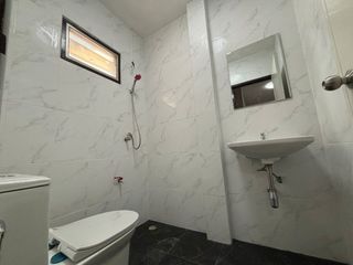 À vendre 3 chambres maison de ville à Si Racha, Chonburi