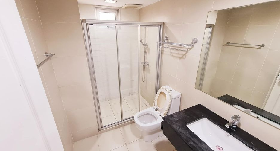Condo en alquiler de 2 habitaciones en Huai Khwang, Bangkok