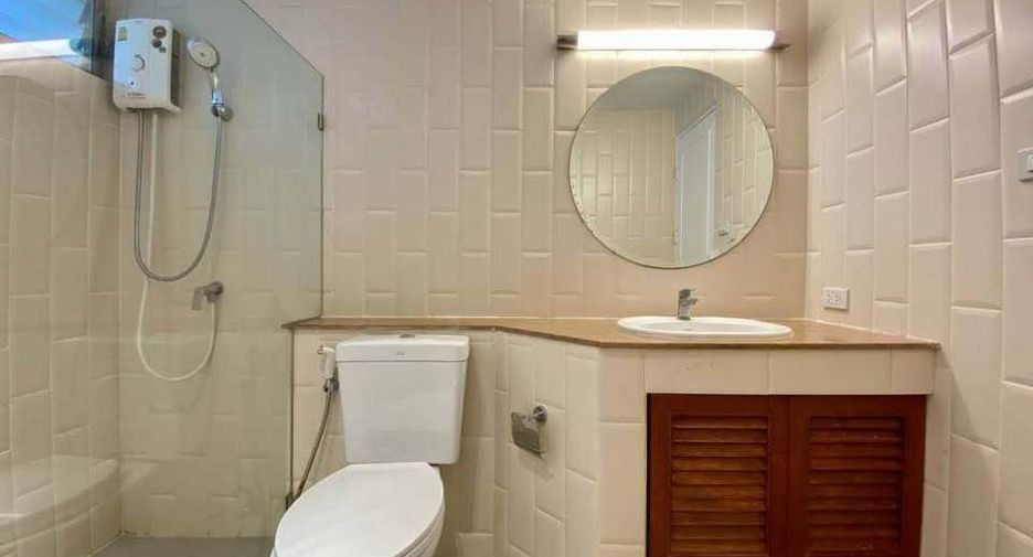 For rent 3 bedrooms condo in Sathon, Bangkok