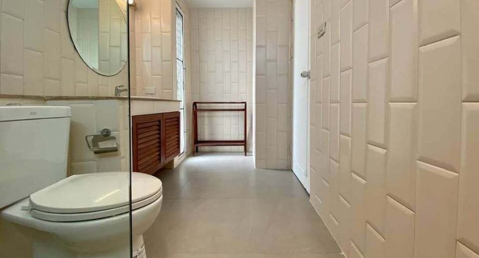 For rent 3 bedrooms condo in Sathon, Bangkok