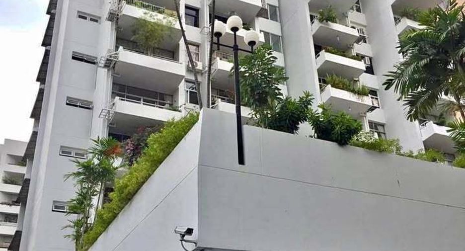 For rent 3 bedrooms condo in Sathon, Bangkok