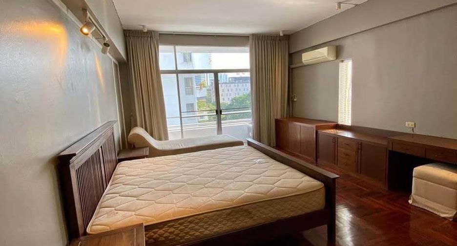 For rent 3 bedrooms condo in Sathon, Bangkok