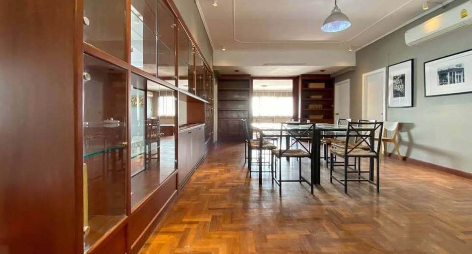 For rent 3 bedrooms condo in Sathon, Bangkok