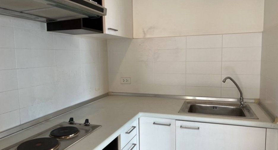 For rent 1 bed condo in Thon Buri, Bangkok