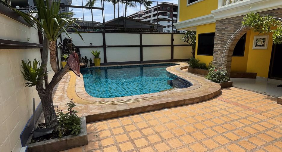 For rent 4 bedrooms villa in Bang Lamung, Chonburi