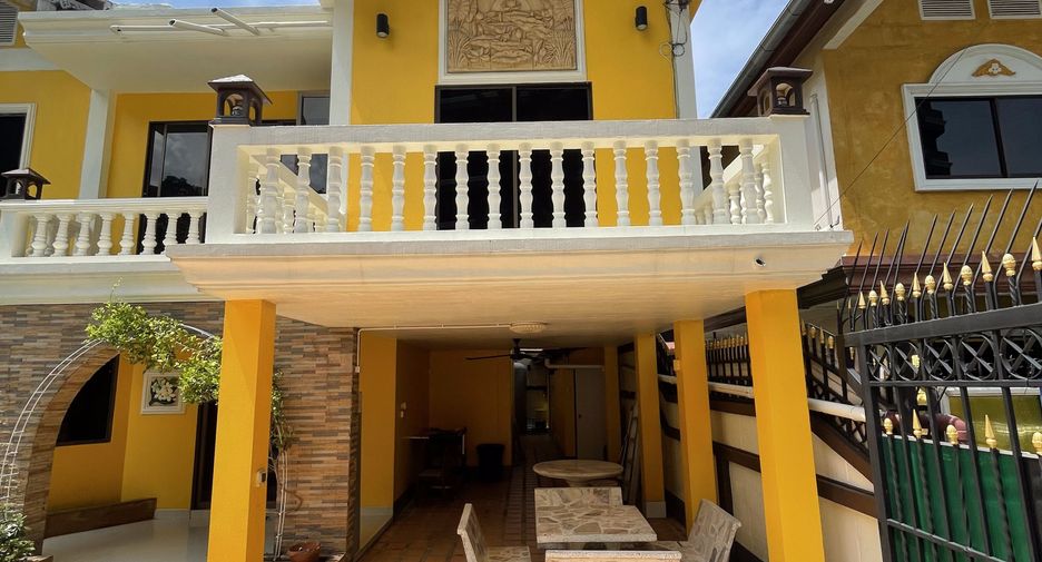 For rent 4 bedrooms villa in Bang Lamung, Chonburi