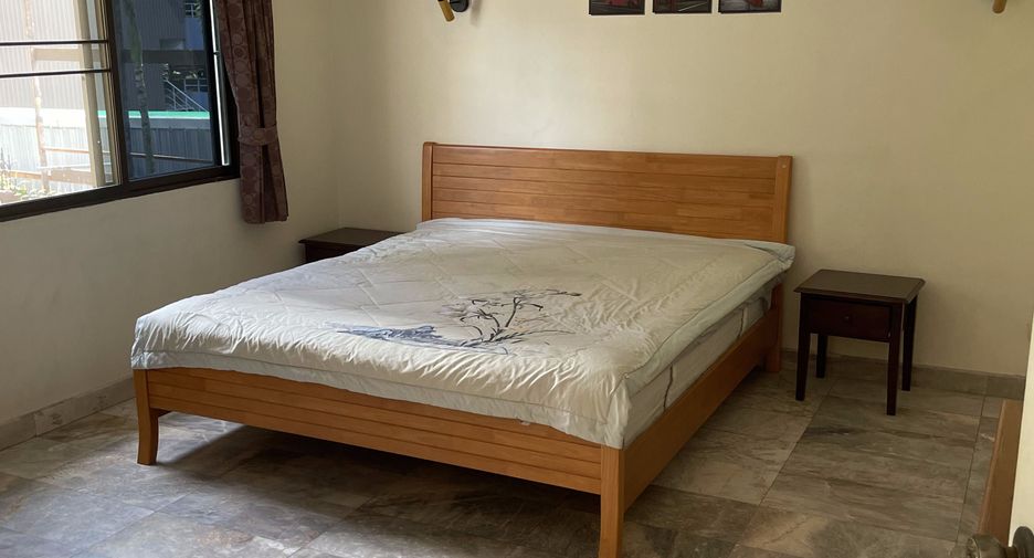 For rent 4 bedrooms villa in Bang Lamung, Chonburi