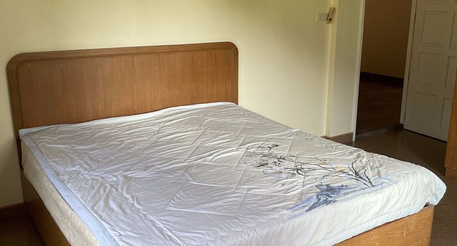 For rent 4 bedrooms villa in Bang Lamung, Chonburi