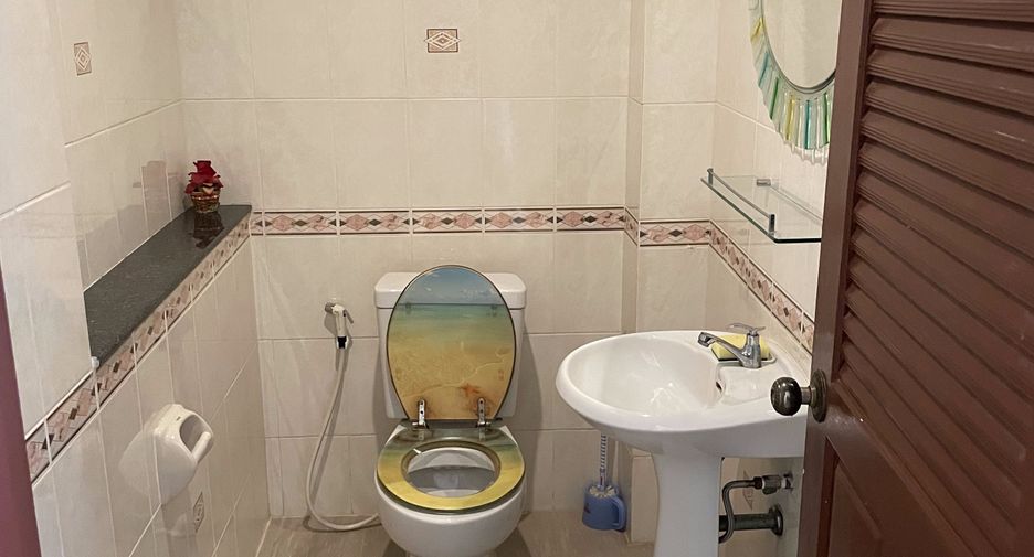For rent 4 bedrooms villa in Bang Lamung, Chonburi