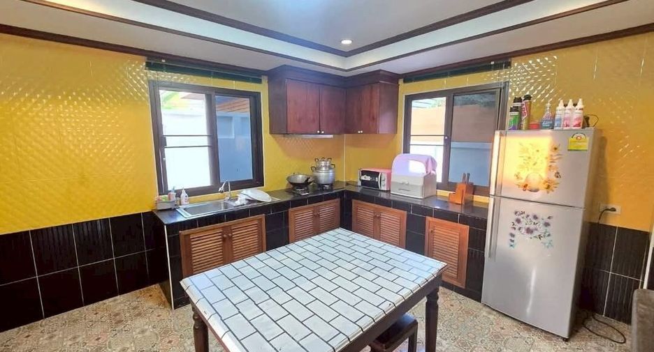 For rent 4 bedrooms villa in Huay Yai, Pattaya