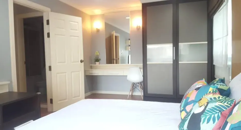 For rent 2 bedrooms condo in Khlong Toei, Bangkok