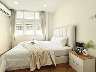 Casa en alquiler de 4 habitaciones en Huai Khwang, Bangkok