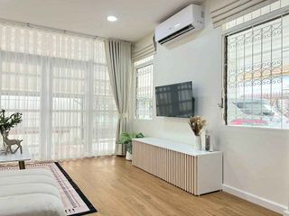 Casa en alquiler de 4 habitaciones en Huai Khwang, Bangkok