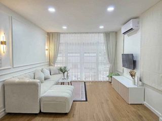 Casa en alquiler de 4 habitaciones en Huai Khwang, Bangkok