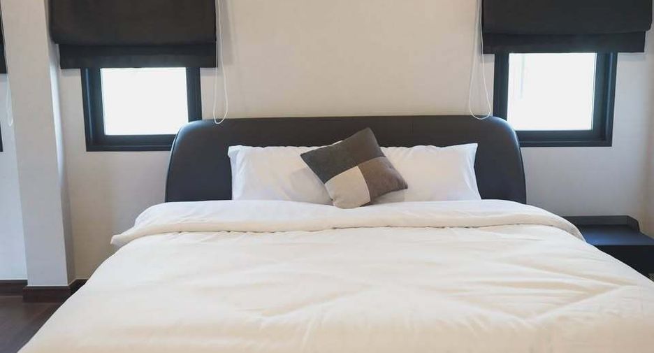 Casa en alquiler de 5 habitaciones en Bang Phli, Samut Prakan