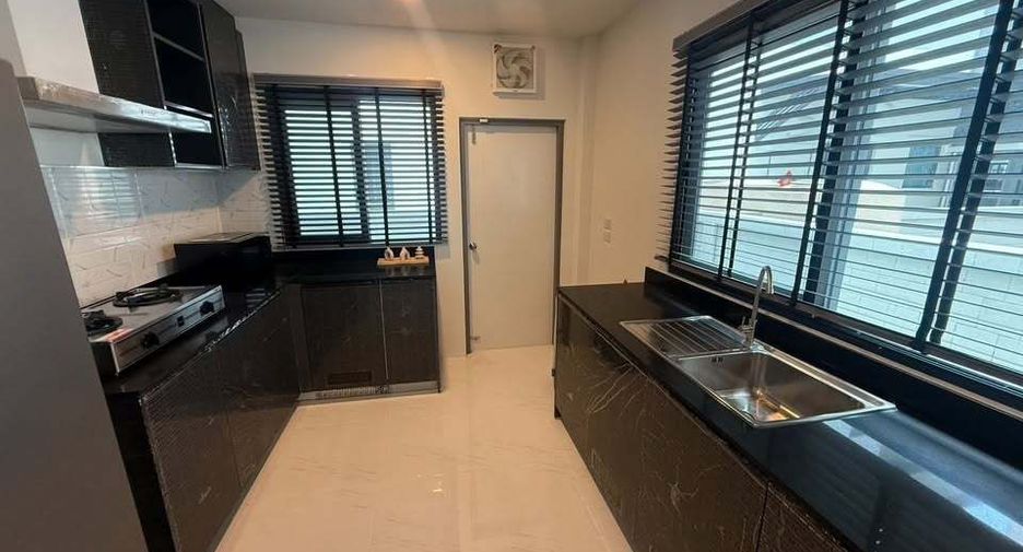 Casa en alquiler de 5 habitaciones en Bang Phli, Samut Prakan