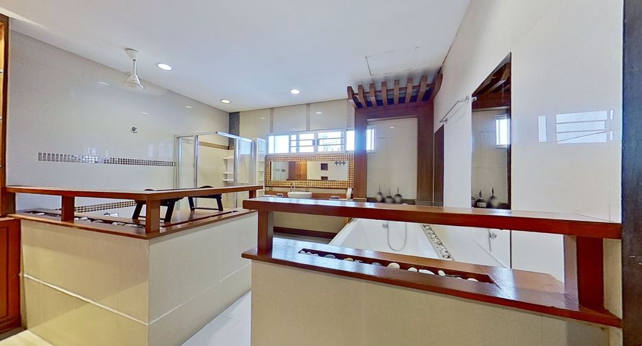 For rent 4 bedrooms condo in Bang Lamung, Chonburi