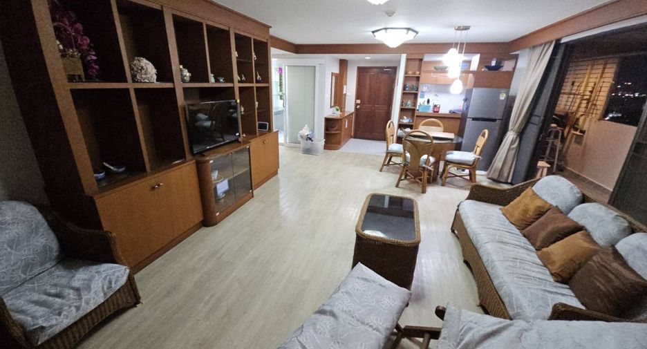 For rent 2 bedrooms condo in Yan Nawa, Bangkok