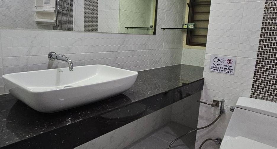 For rent 2 bedrooms condo in Yan Nawa, Bangkok