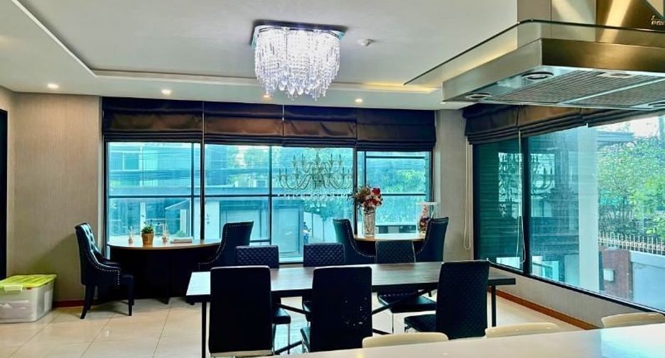 For sale 2 bedrooms condo in Phaya Thai, Bangkok