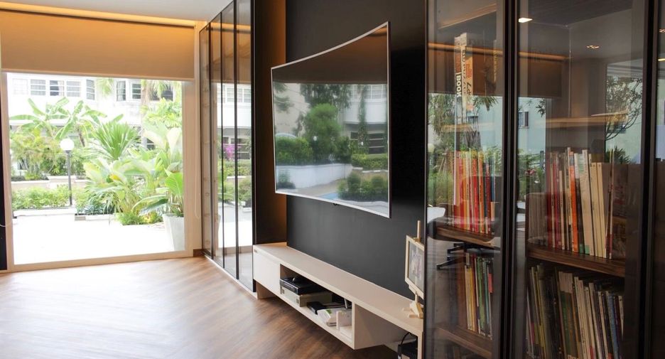 For sale 3 bedrooms townhouse in Watthana, Bangkok