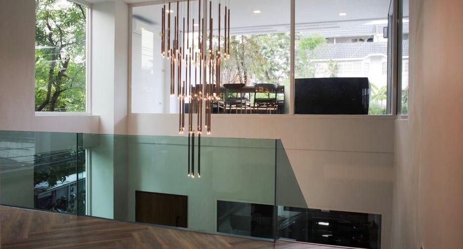 For sale 3 bedrooms townhouse in Watthana, Bangkok