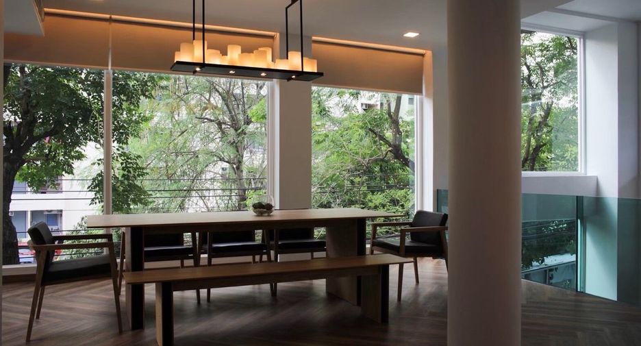 For sale 3 bedrooms townhouse in Watthana, Bangkok