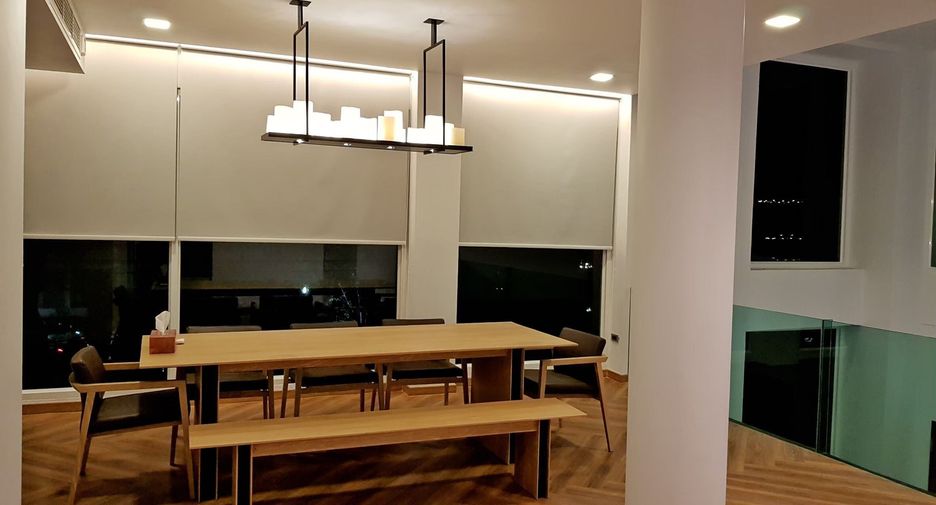 For sale 3 bedrooms townhouse in Watthana, Bangkok